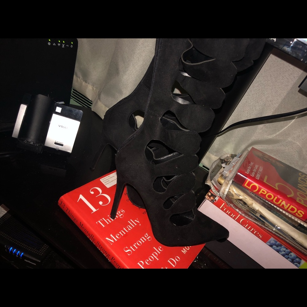 Closed toe high boots - Picture 2 of 7